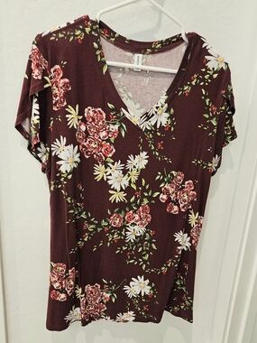 Women's V-Neck Floral Tee - Burgundy